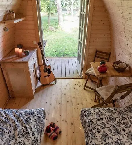 Campingpod Back To Basic בקתה *